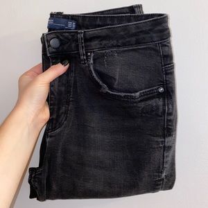 LIKE NEW Zara Trafaluc Black Distressed Relaxed-Fit Denim Jeans